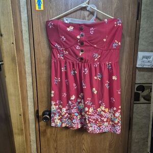 No Boundaries Women's Red Strapless Red Top.   Box 39